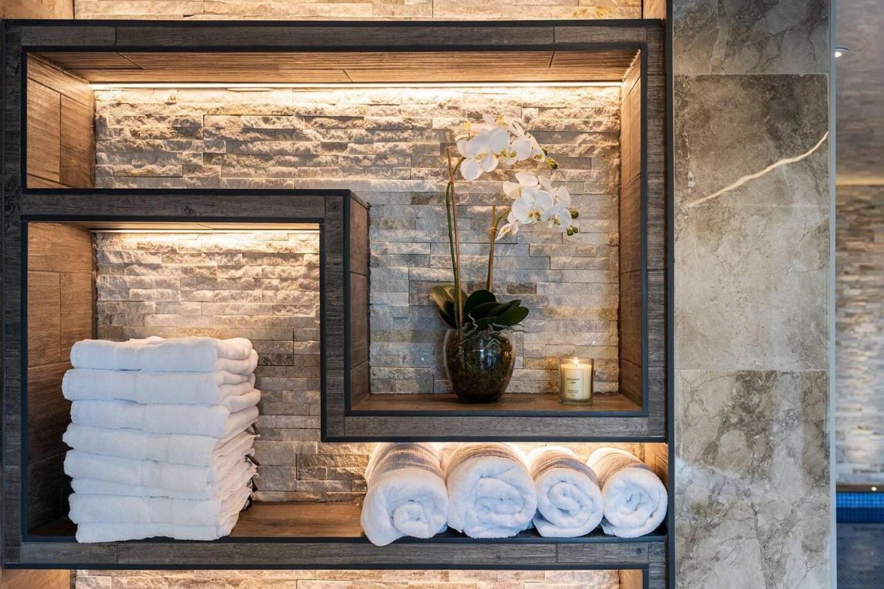 Clwyd Gate Manor Pool Sauna Hottub Cave Wales ルシン エクステリア 写真