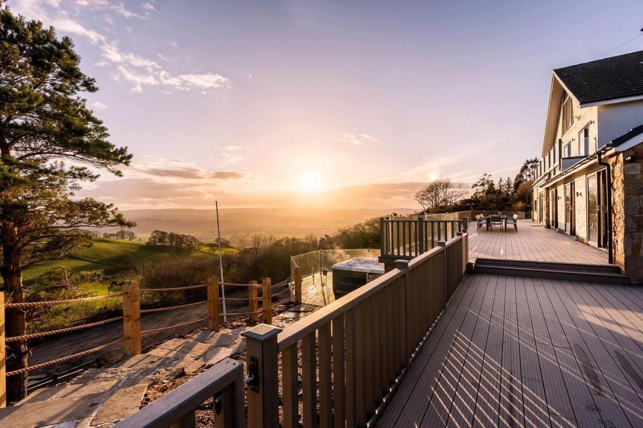 Clwyd Gate Manor Pool Sauna Hottub Cave Wales ルシン エクステリア 写真