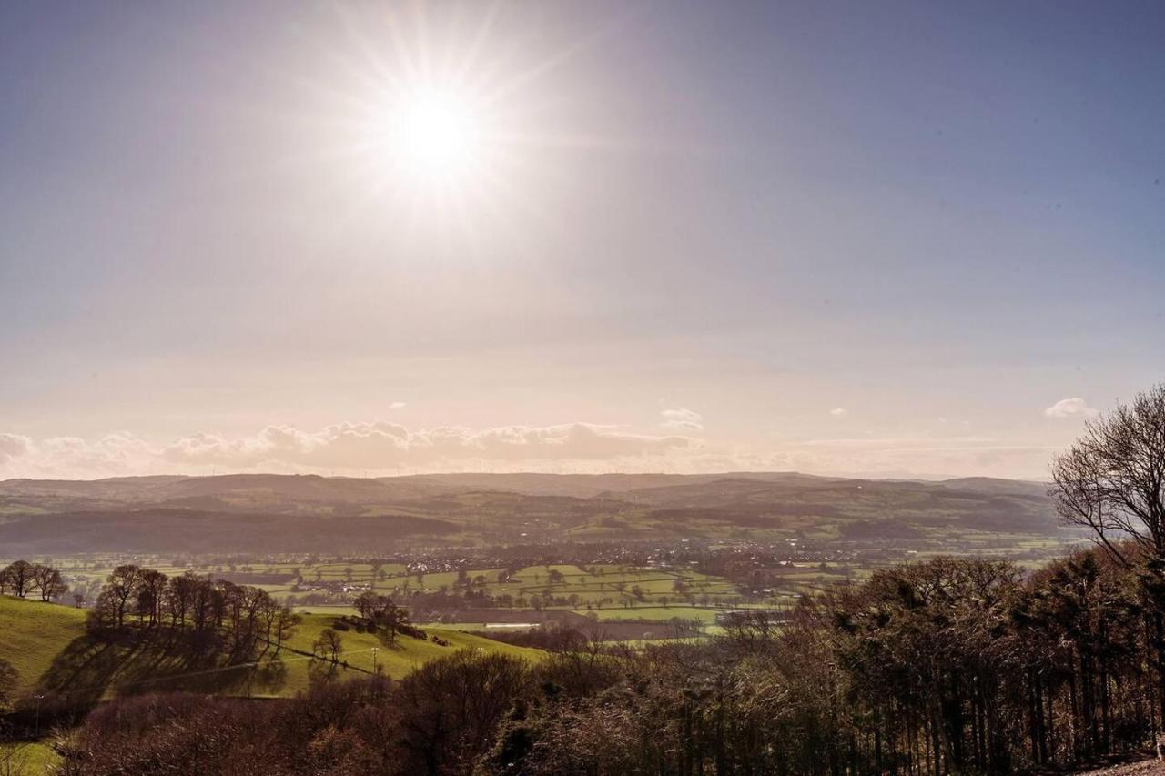 Clwyd Gate Manor Pool Sauna Hottub Cave Wales ルシン エクステリア 写真