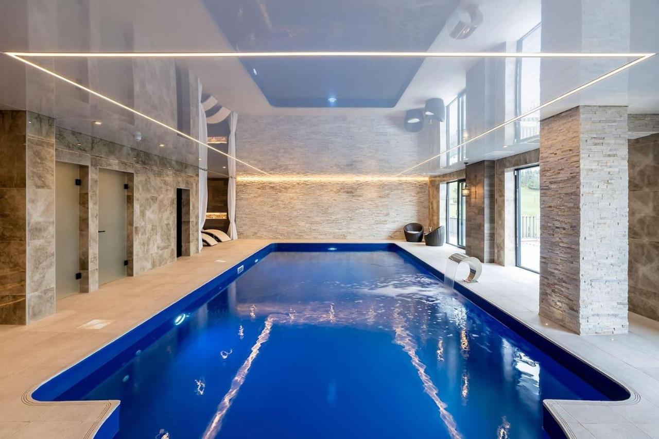 Clwyd Gate Manor Pool Sauna Hottub Cave Wales ルシン エクステリア 写真